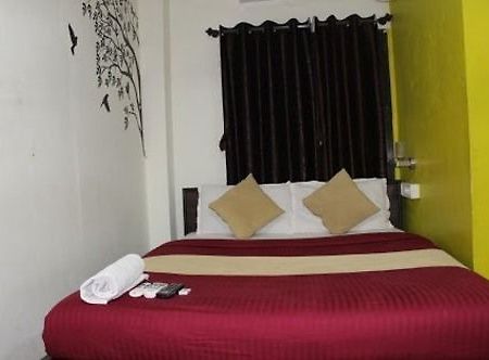 Hotel Saffron Inn Bombaj Zewnętrze zdjęcie