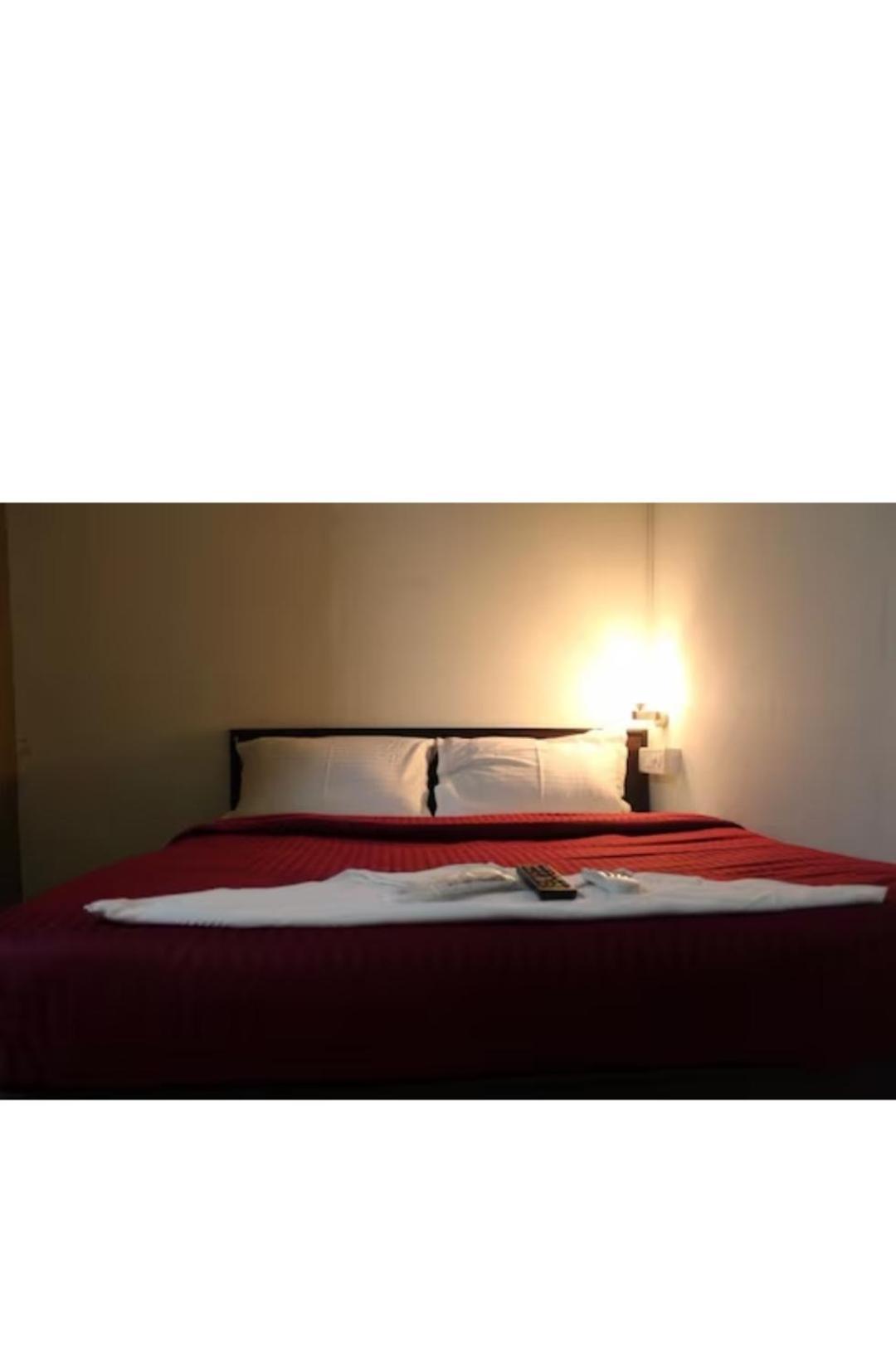 Hotel Saffron Inn Bombaj Zewnętrze zdjęcie